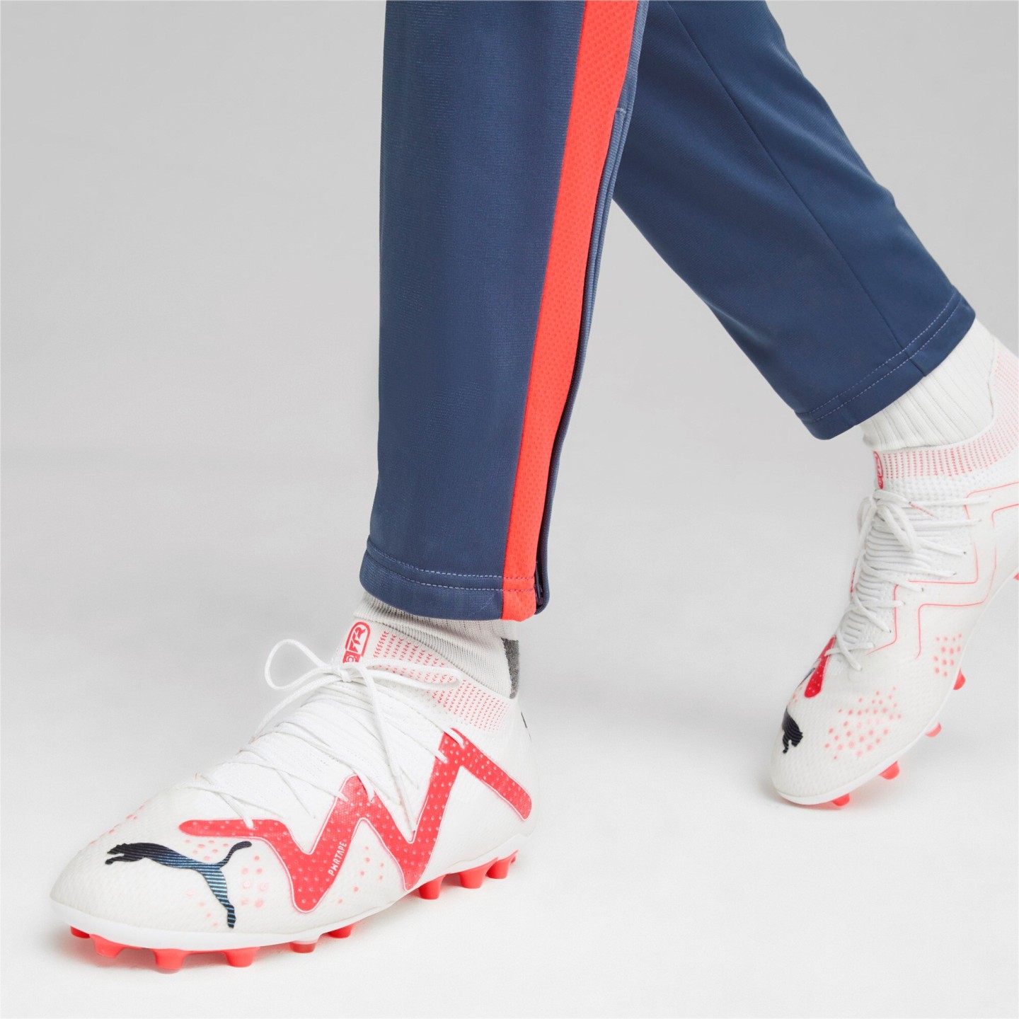 FUTURE ULTIMATE MG / PUMA White-PUMA Black-Fi