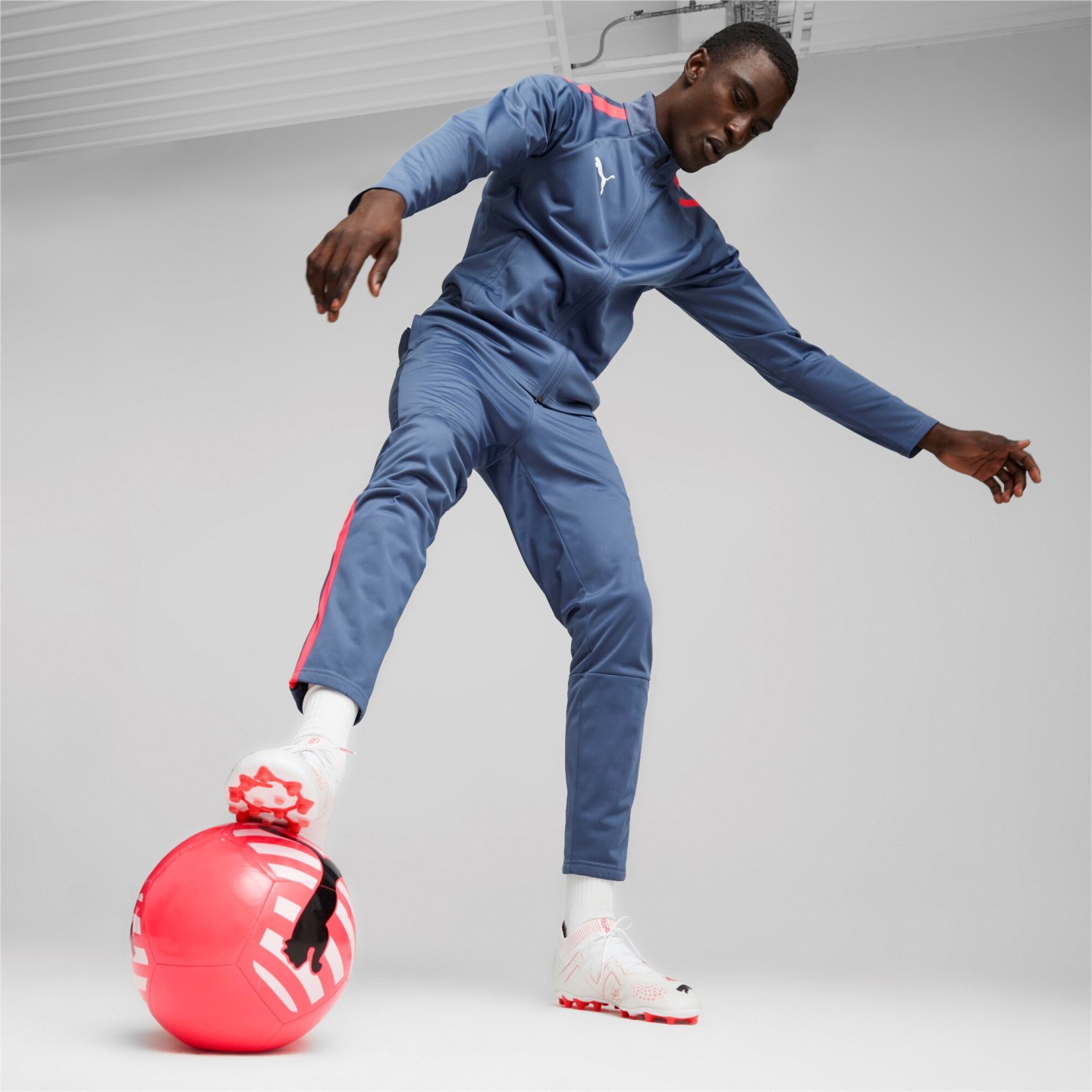 FUTURE ULTIMATE MG / PUMA White-PUMA Black-Fi