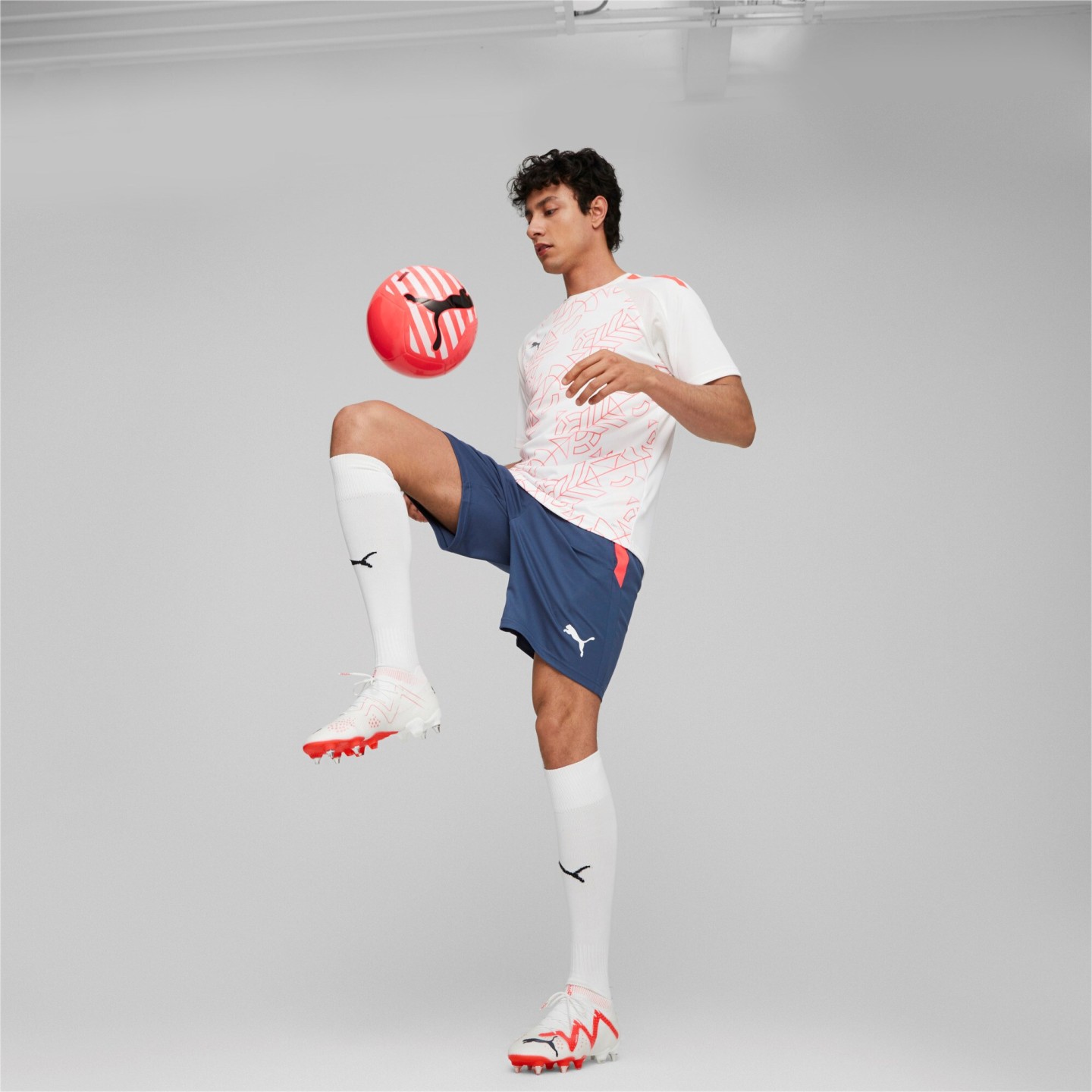 FUTURE ULTIMATE MxSG / PUMA White-PUMA Black-